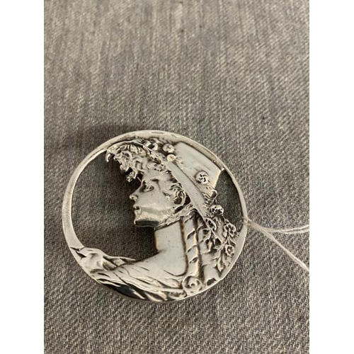 285 - 925 silver brooch (4cm diameter)