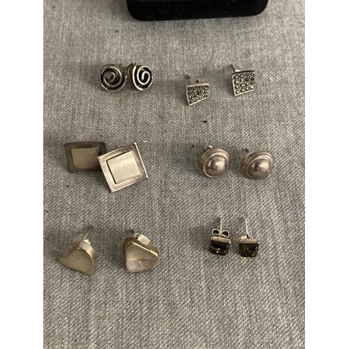 303 - 6 pairs of 925 silver earrings