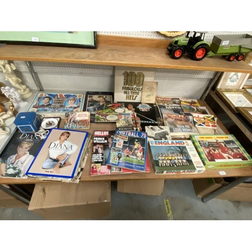 342 - Collection of Brooke Bond picture & tea cards, Royal memorabilia & ephemera inc. Diana The Untold St... 