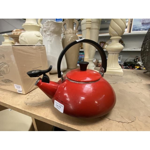 375 - Le Creuset 1.5L kettle