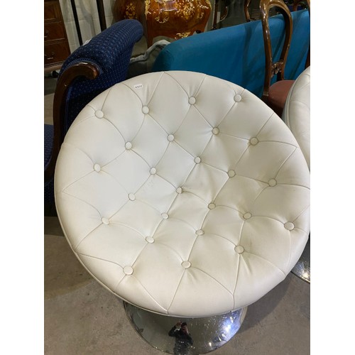 40 - Pair of cream leather button back egg chairs 69W