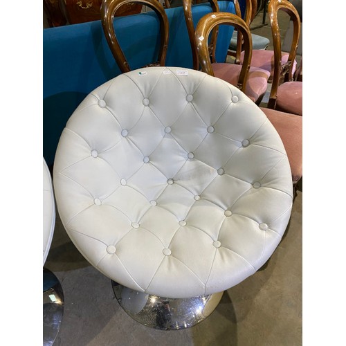 40 - Pair of cream leather button back egg chairs 69W