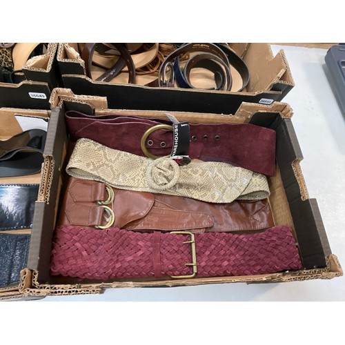 426 - 6 boxes of assorted belts (mainly suede and leather - some new with tags) including Otto Glanz, Jeff... 