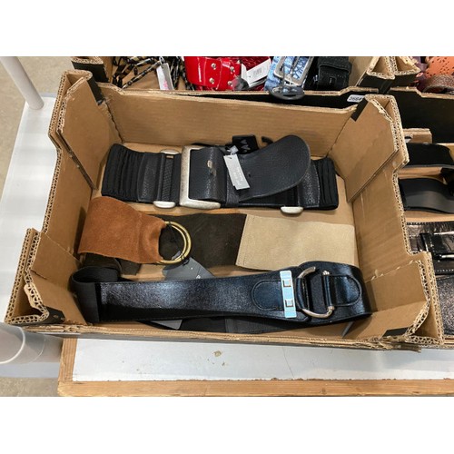 426 - 6 boxes of assorted belts (mainly suede and leather - some new with tags) including Otto Glanz, Jeff... 