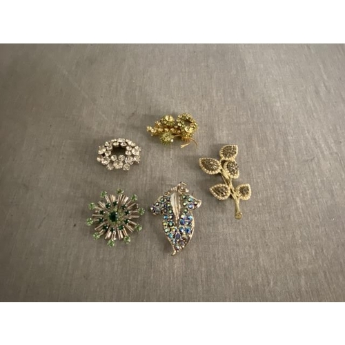 254 - Collection of 5 approx. 1950's paste brooches