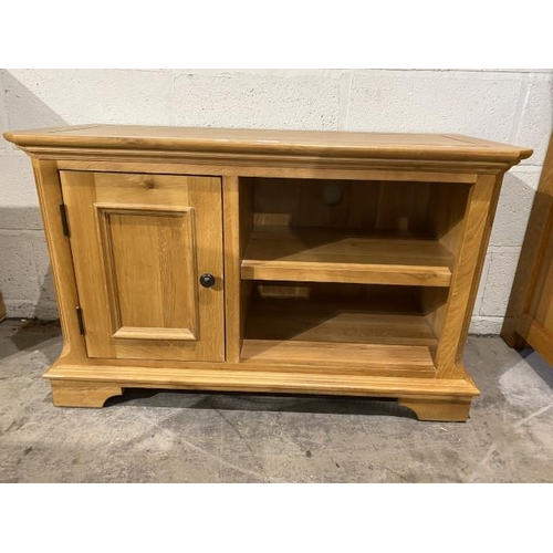 142 - Oak Furniture Land media stand 61H 98W 43D