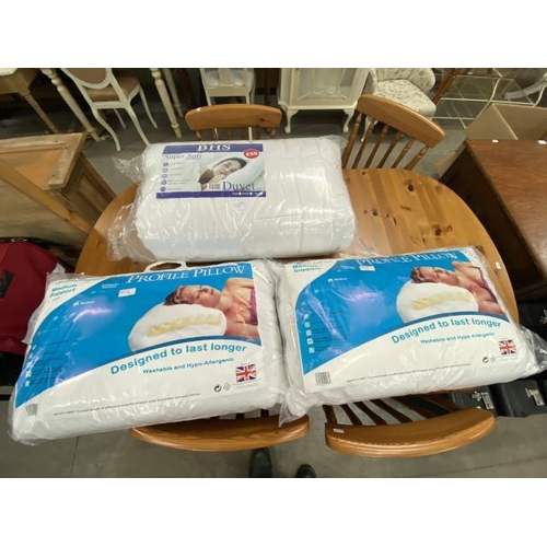 191 - Super soft winter use double duvet and 2 Charlotte Anderson Profile pillows (new)