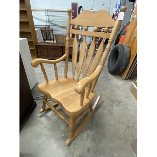 202 - Solid beech rocking chair 65W