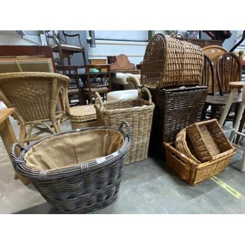 224 - Assorted wicker baskets including a cat basket and log basket