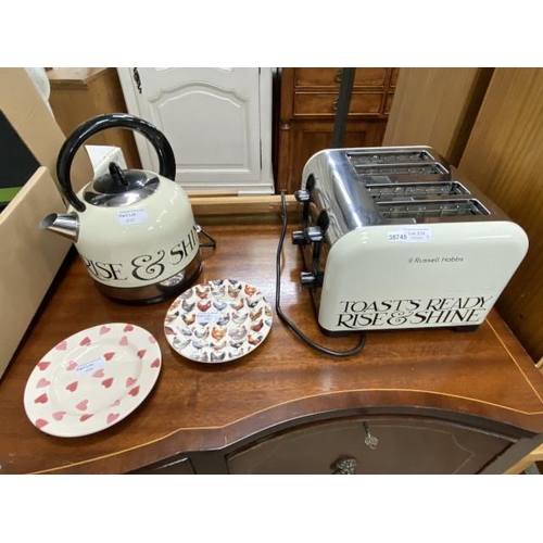 238 - Russell Hobbs for Emma Bridgewater ‘Black Toast’ 4 slice toaster and matching kettle (both in used c... 