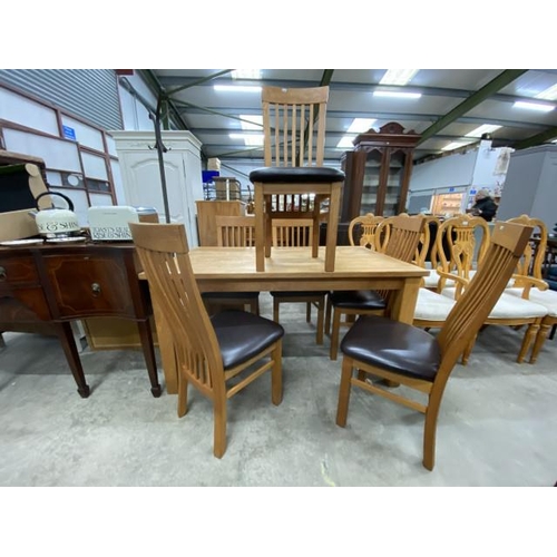 240 - Good quality oak dining table 78H 153W 93D and 6 chairs