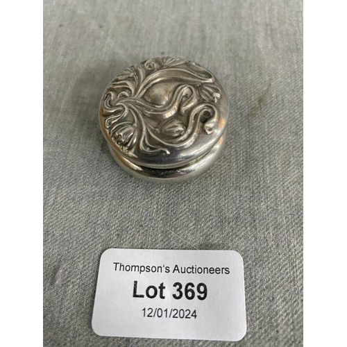 369 - Fattorini & Sons Ltd, Birmingham silver pill box 12.4g