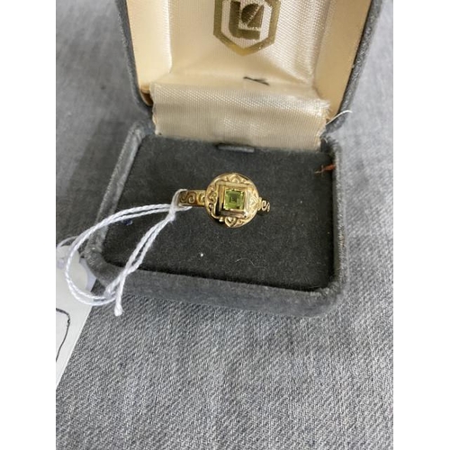 379 - 9ct gold Welsh Clogau peridot ring (size P)