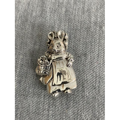 395 - Silver Beatrix Potter 'Mrs Tittlemouse' brooch