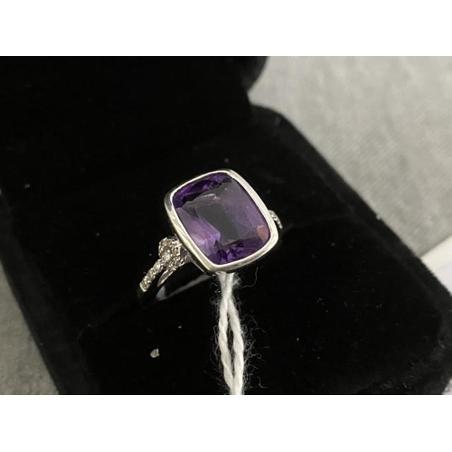 409 - 9ct with amethyst and diamonds ring 4.1g (Size P)