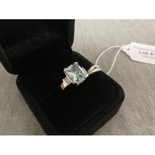 417 - 14ct white gold and aquamarine ring (approx. 3ct) 5.8g (size O)