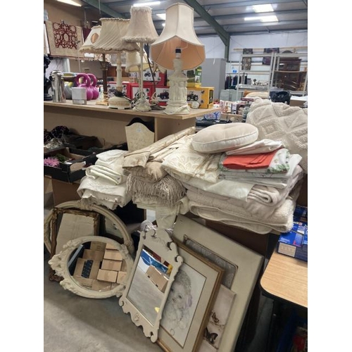 498 - Collection of throws, blankets, cushions inc. Witney Mills, Kirkton House, Diana Cowpe etc., 7 table... 