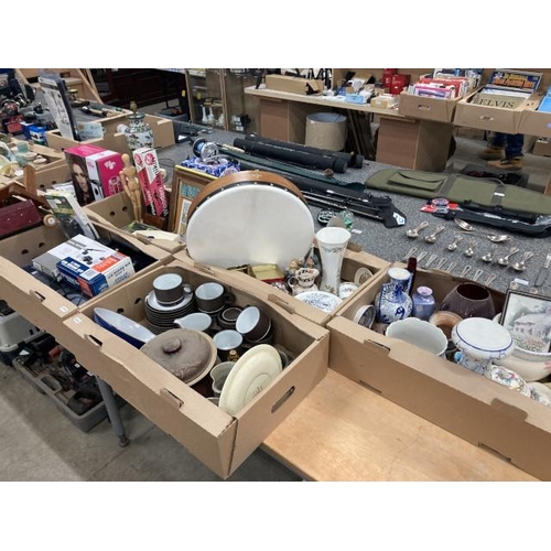 558 - 7 boxes of mixed collectables including 6 piece Hornsey Contrast coffee set (no pot), Denby dish, Po... 