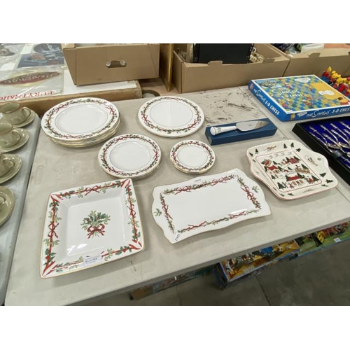 568 - 13 pieces of Royal Worcester 