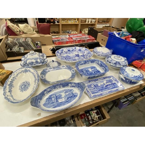 572 - 11 pieces of blue and white china including Spode Italian (4 pieces), Valencia, Johnson Bros Persian... 