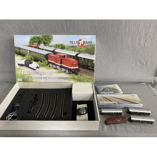 97 - TILLIG TT BAHN 01425 Passenger Coach Set (Diesel locomotive class 110 with two passenger coaches E5,... 