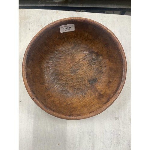 334 - Robert ‘Mouseman’ Thompson early oak fruit bowl (24cm diameter)