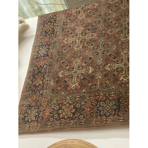 267 - Persian style carpet 233 x 315cm