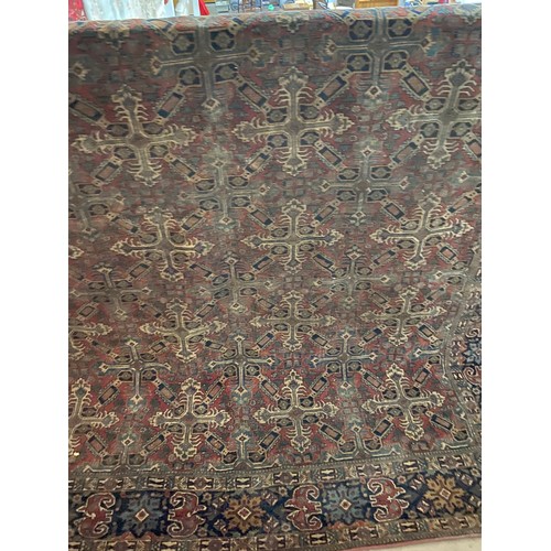 267 - Persian style carpet 233 x 315cm