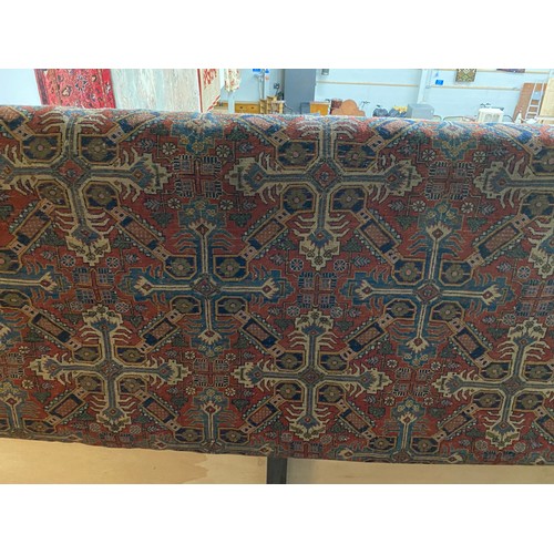 267 - Persian style carpet 233 x 315cm