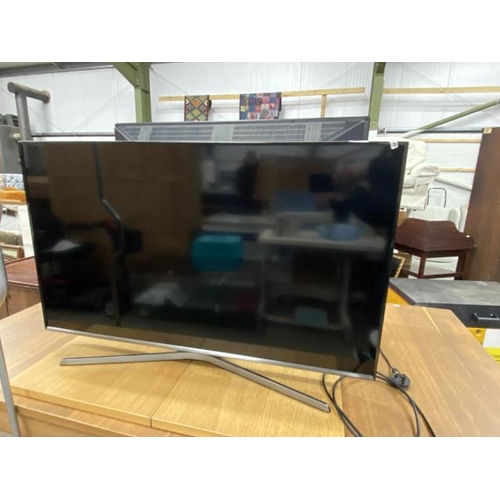 110 - Samsung UE43J5500AK TV with power lead and remote