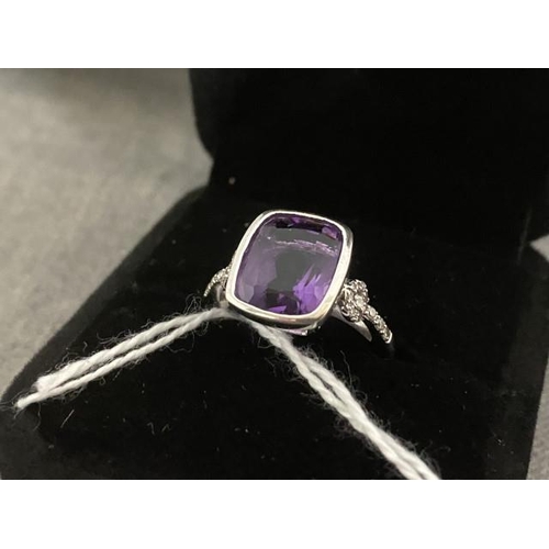 176 - 9ct white gold with amethyst and diamonds ring 4.1g (Size P)