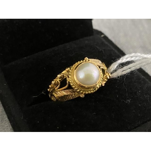 194 - 22ct gold with Mabe pearl ladies ring 5.5g (Size U 1/2)