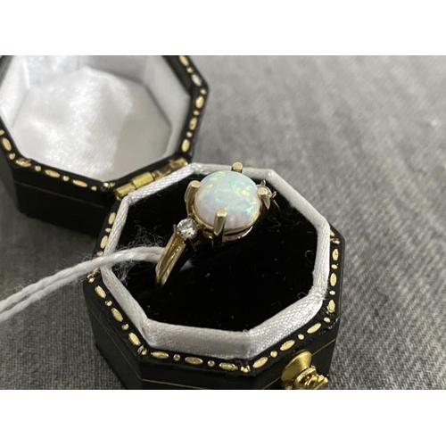 198 - 9ct gold opal set ladies ring 1.5g (Size L)