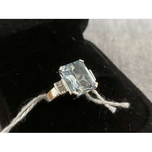 241 - 14ct white gold and aquamarine ring (approx. 3ct) 5.8g (size O)