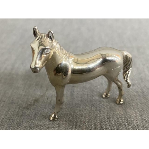 243 - Solid silver cast horse 22.8g 5x4cm