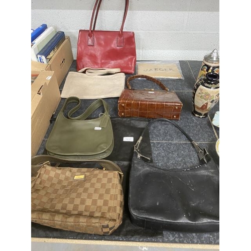 272 - 6 ladies handbags inc. Gucci shoulder bag 001.3812 002122, Coach No. D8D 9020, Jaeger, Jim Thompson ... 