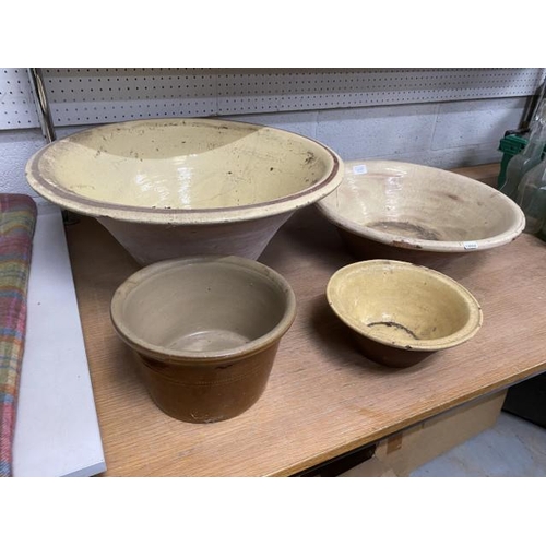 278 - 3 pancheons 55, 46, 23cm diameter & a stoneware bowl (Age related wear & tear)