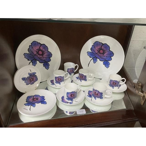 282 - Wedgwood Susie Cooper Design 'Anemone' tableware's (17 pieces) crack to one saucer