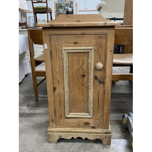 113 - Pine pot cupboard with 1 key 82H 44W 33D