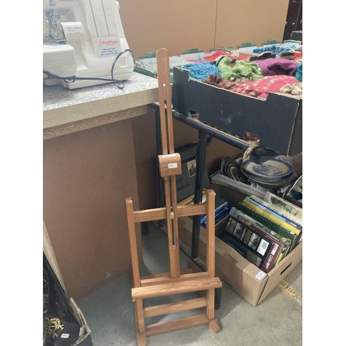 571 - Table top artists easel/ picture stand