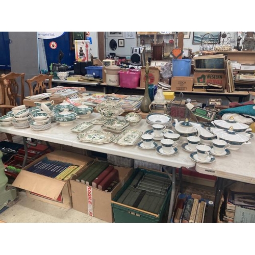 601 - 31 pieces of Royal Doulton Carlyle dinner and tea wares, 10 pieces Mason's Ironstone Chartreuse etc