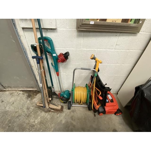 84 - Bosch strimmer, assorted garden tools, Black & Decker GD300 lawnmower and a hose pipe and reel