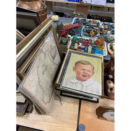 596 - Quantity of collectables including treen, brass and copperware, framed pictures, prints and photos, ... 