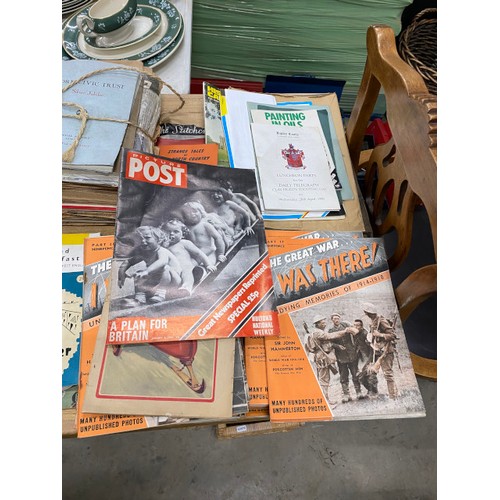 594 - Collection of vintage magazines and papers including 1970 New Musical Express, No 604 11 Nov 1933 Th... 