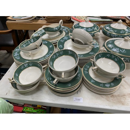 601 - 31 pieces of Royal Doulton Carlyle dinner and tea wares, 10 pieces Mason's Ironstone Chartreuse etc