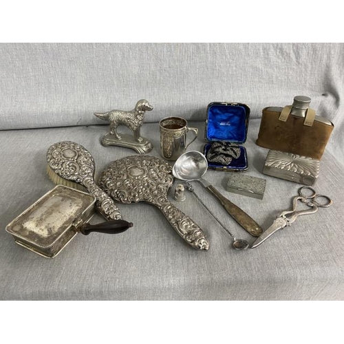 280 - Tray of collectables inc. hipflask, desk paperweight, grape scissors, hand mirror, pill box etc.