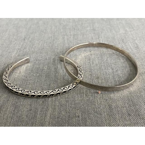 286 - 2 silver bangles