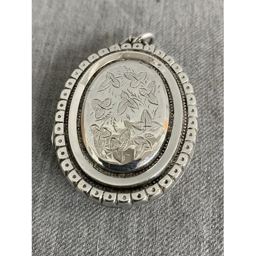 300 - Vintage silver oval locket 13.1g