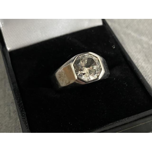 304 - Gents solitaire silver ring (size P)