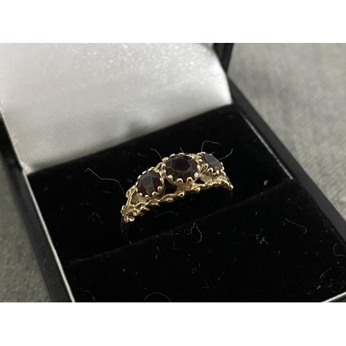 308 - 9ct gold & garnet ring (size N 1/2)